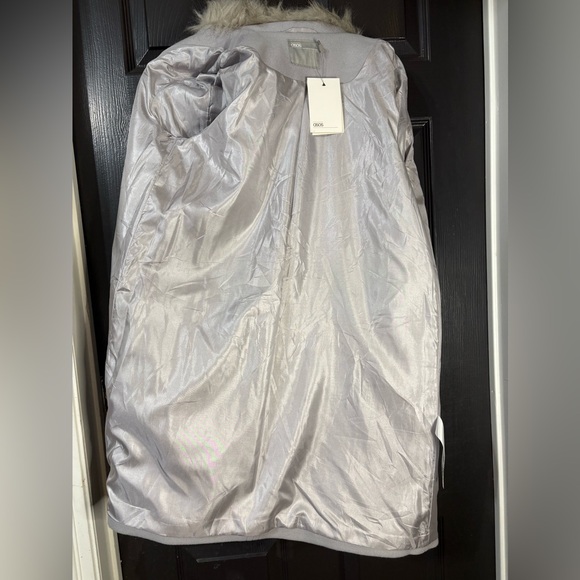 ASOS Beautiful Grey Coat/Faux Fur Collar Size 4 NWT/ready to ship same/next day. - Picture 6 of 10